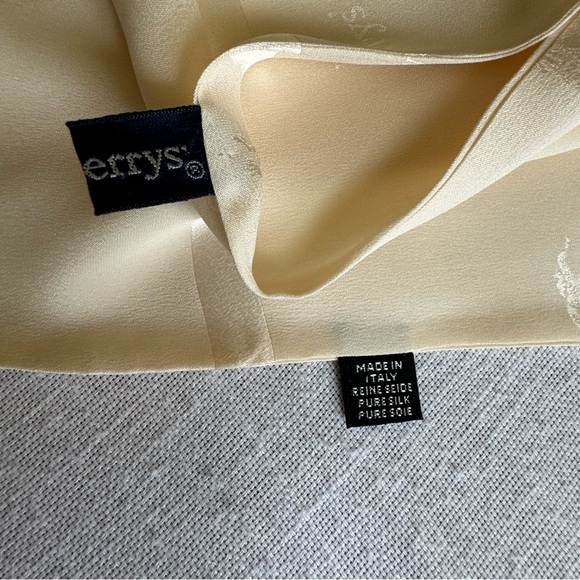 •Burberry Cream 100% Silk Fringed Scarf Embossed Logo & Brand Name Vintage Scarf - Picture 6 of 16